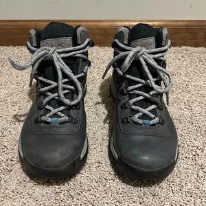 Columbia Women’s Newton Ridge Hiking Boots
